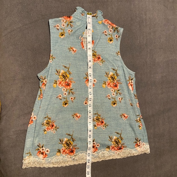 Small Jolt Floral and Lace Shirt. Sleeveless Smock Knit Tank - Picture 6 of 9